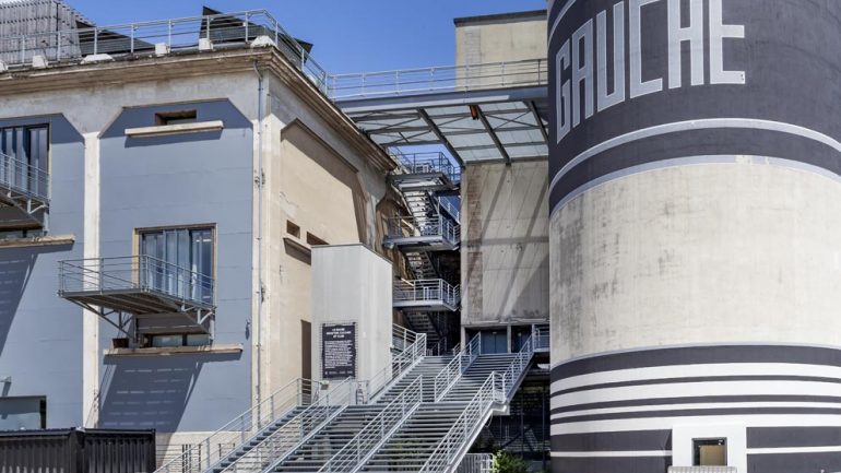 Entrée du Sucre par les grands escaliers extérieurs, quai Rambaud
